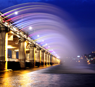 Seoul, night view of the bridge in Multi-colored fountain