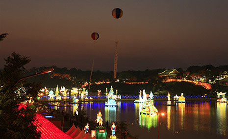Jinju Namgang Yudeung Festival, a Fantastic World of Lights
